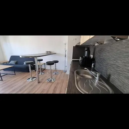 Apartment 30 Pas Et Dans L'eau